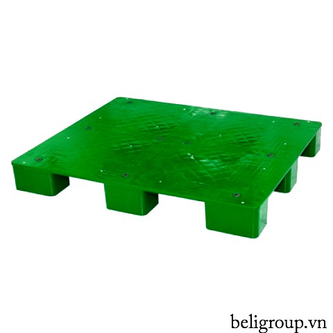 Hình pallet nhựa mặt kín màu xanh lá