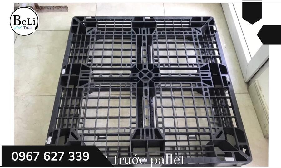 Pallet nhựa D4-1137R màu đen giá rẻ